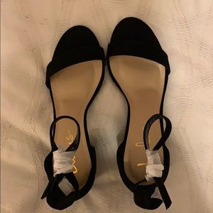 NWT Lulu’s black block heel Harper sandal